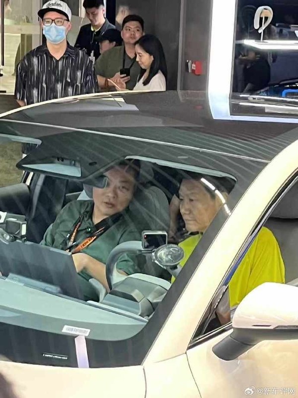 早報：雷軍到訪(fǎng)小鵬汽車(chē)總部 三星和蘋(píng)果瓜分韓國市場(chǎng)