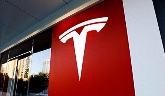 特斯拉股價(jià)面臨關(guān)鍵轉折點(diǎn) 巴克萊警示RoboTaxi商業(yè)挑戰 - 手機中國 -
