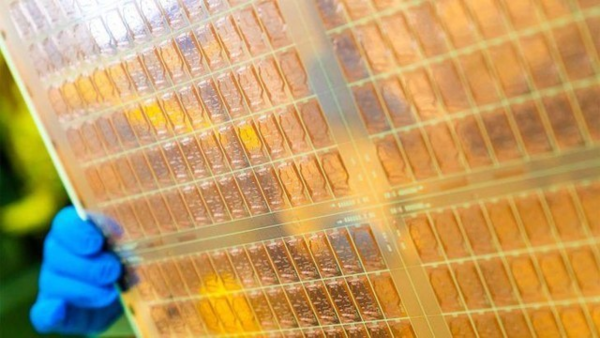 英特爾計劃最快2026年量產(chǎn)玻璃基板 性能遠超傳統載板